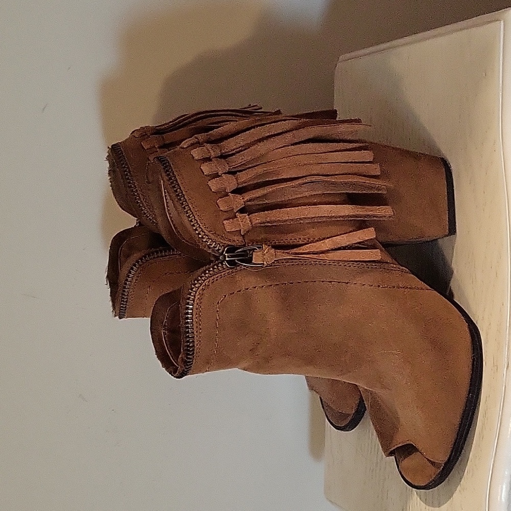 Heeled boots
